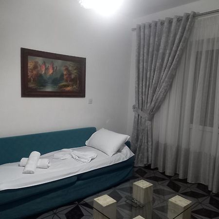 Goni Guest House Sarandë Esterno foto