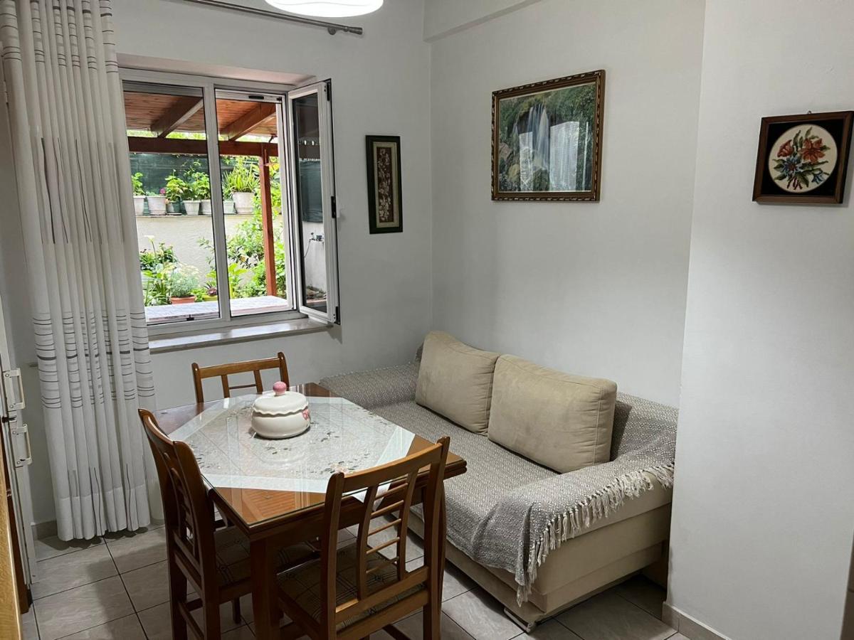 Goni Guest House Sarandë Esterno foto
