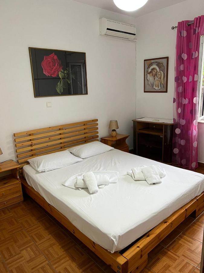 Goni Guest House Sarandë Esterno foto