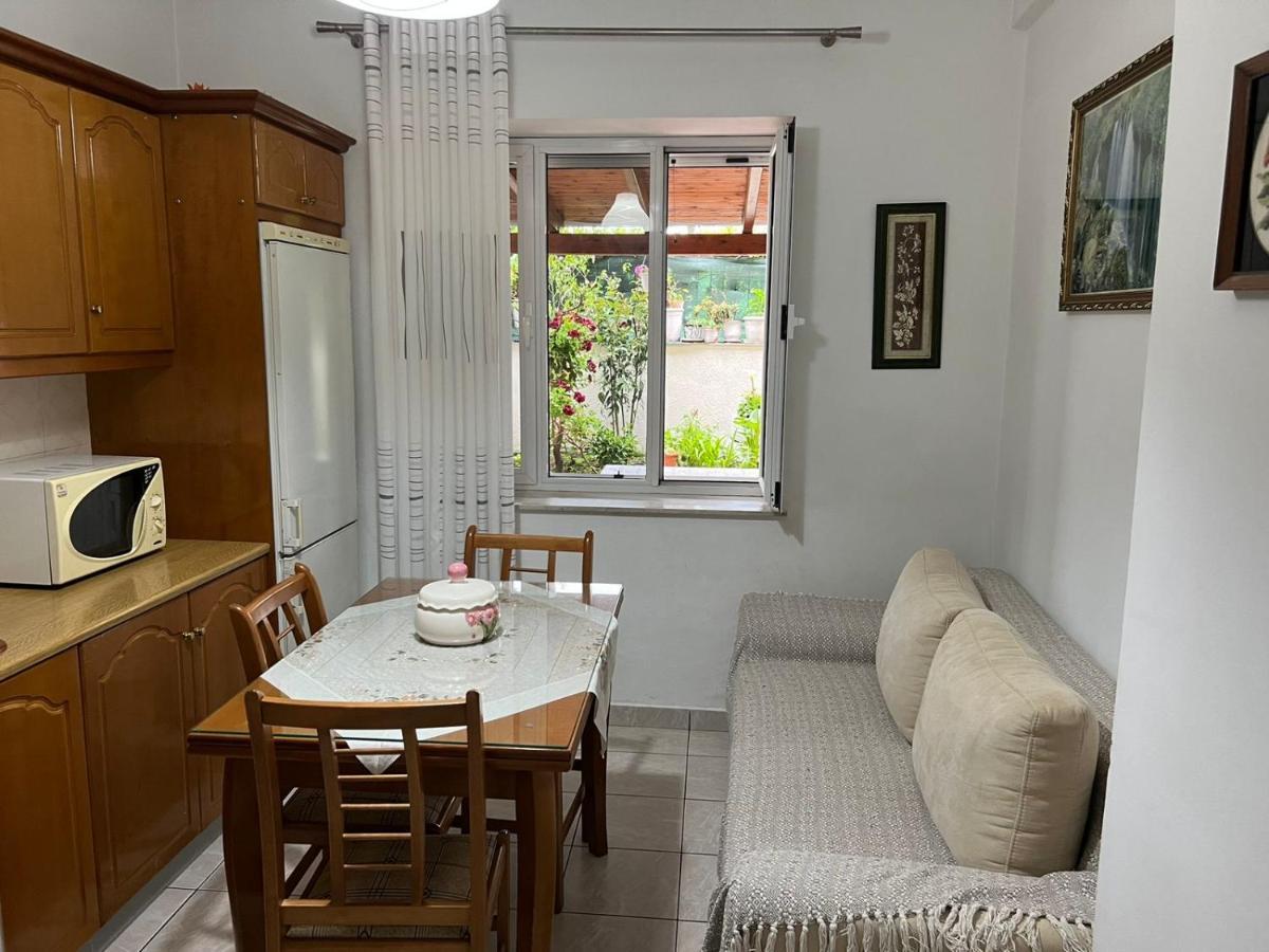 Goni Guest House Sarandë Esterno foto