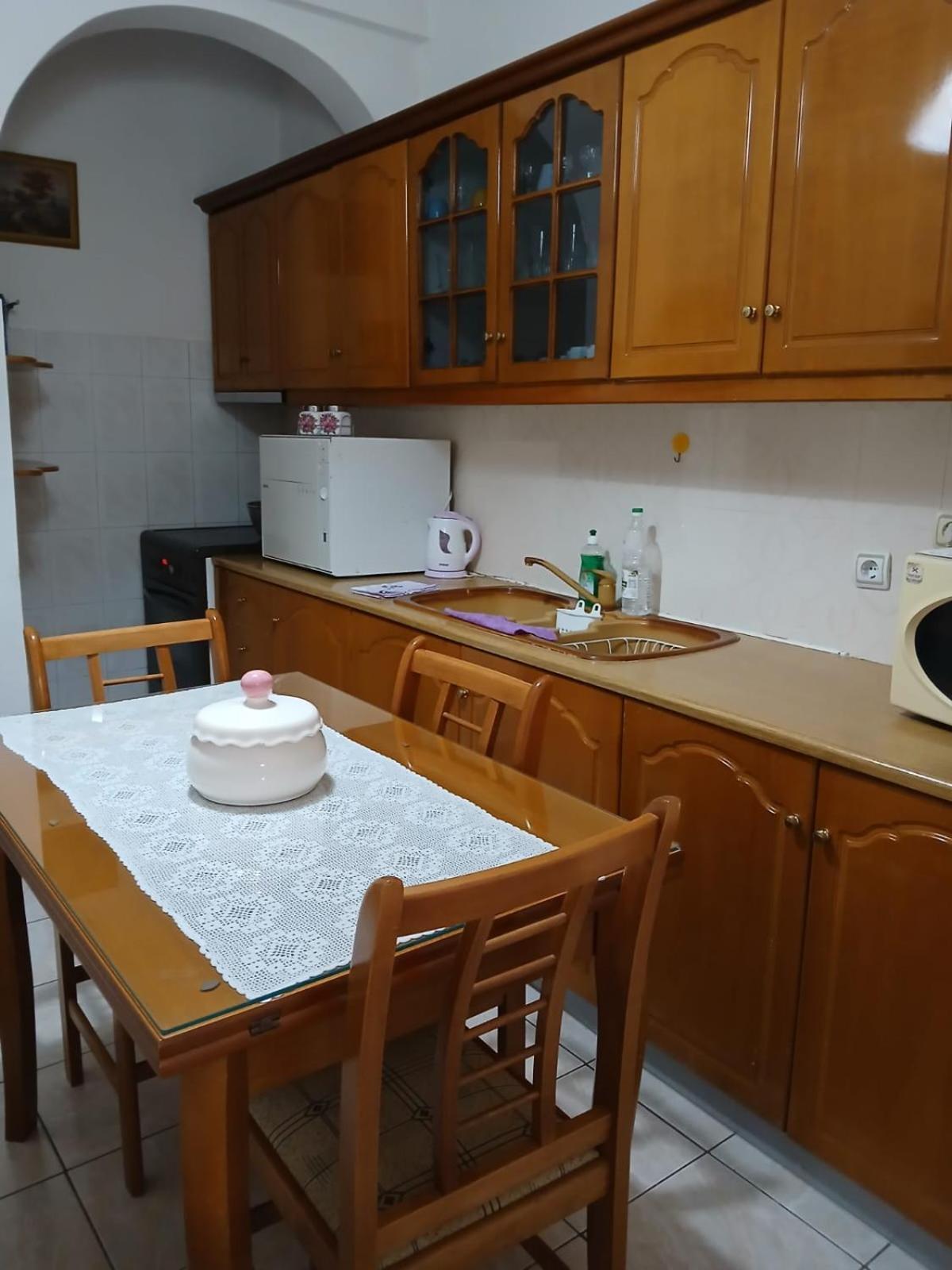 Goni Guest House Sarandë Esterno foto